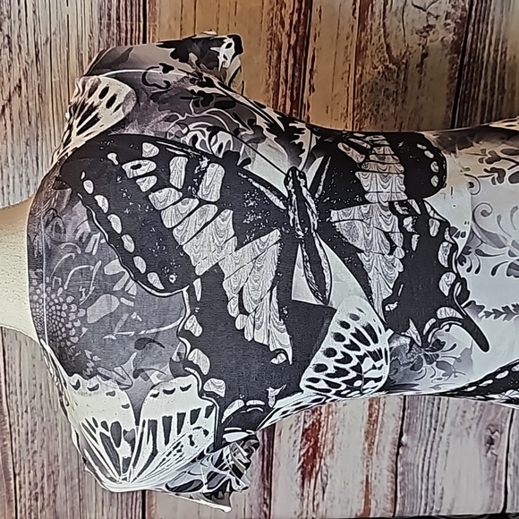 NEW STYLE & CO BLACK & WHITE BUTTERFLY SHORT SLEEVE PULLOVER TEE - Picture 7 of 11